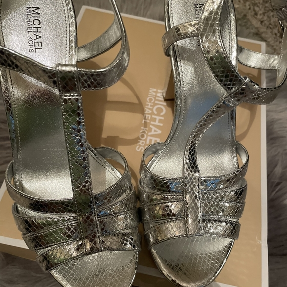 Micheal Kors, Size 10, Silver Heels - Picture 3 of 10